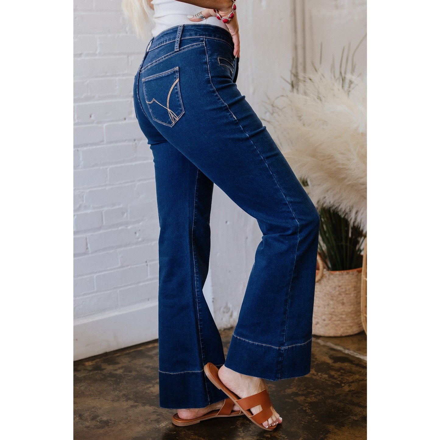 Agnes Center Seam Deep Wash Straight Jeans