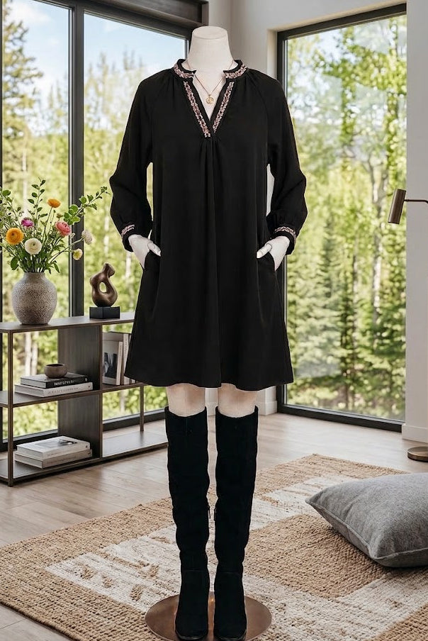Bambi Black Contrast Trim V Neck Bracelet Sleeve Shift Mini Dress