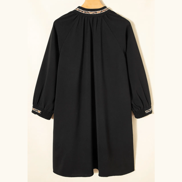 Bambi Black Contrast Trim V Neck Bracelet Sleeve Shift Mini Dress