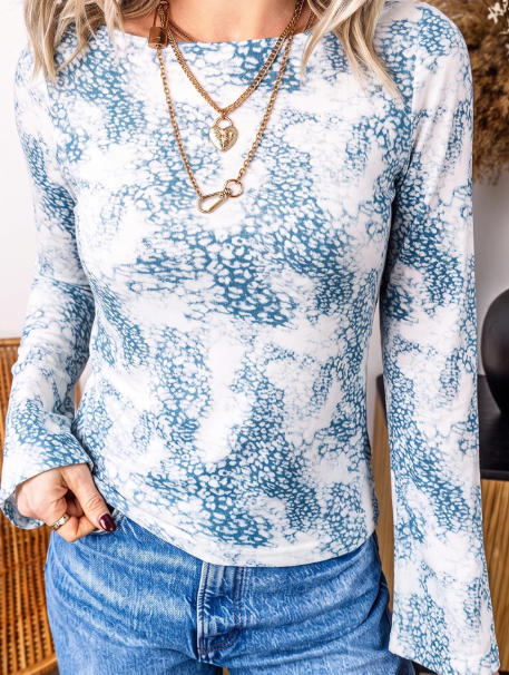 Cinni Sky Blue Long Sleeve Leopard Print Round Neck Sheath Top