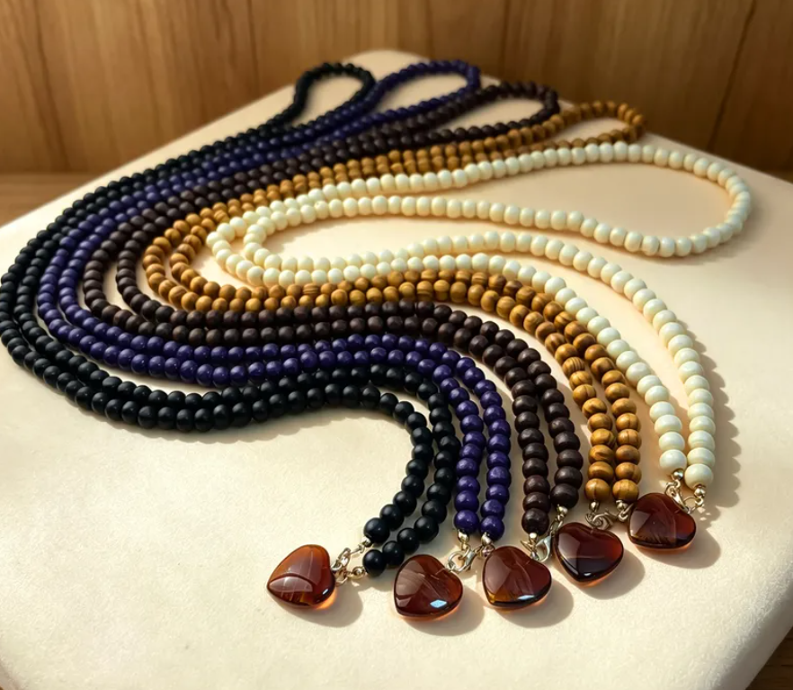 Beaded Necklace With Heart Pendant - 5 Colors