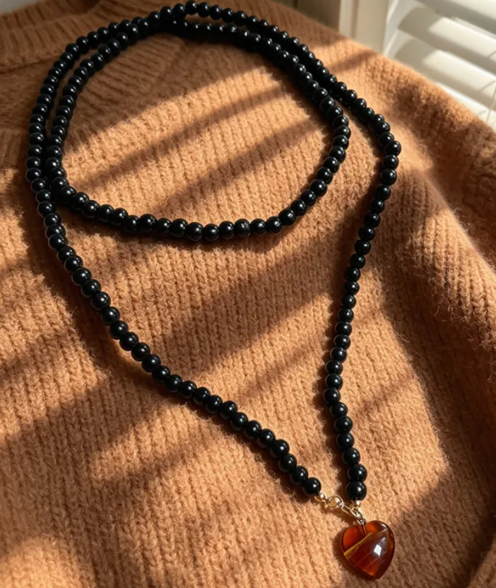 Beaded Necklace With Heart Pendant - 5 Colors